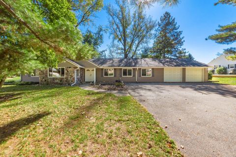 Photo of 2715 Ione Court, Columbus, OH 43235 (MLS # 225039551)