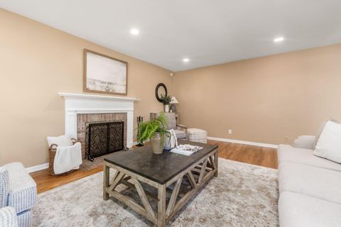 Tiny photo for 2715 Ione Court, Columbus, OH 43235 (MLS # 225039551)
