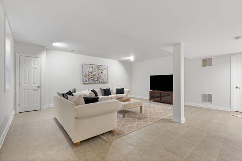 Tiny photo for 10 Pickett Place, New Albany, OH 43054 (MLS # 226000841)