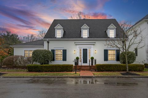 Tiny photo for 10 Pickett Place, New Albany, OH 43054 (MLS # 226000841)