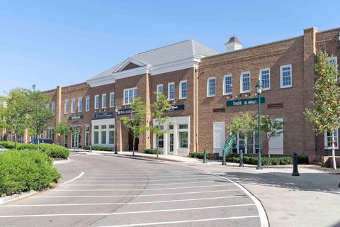 Tiny photo for 10 Pickett Place, New Albany, OH 43054 (MLS # 226000841)