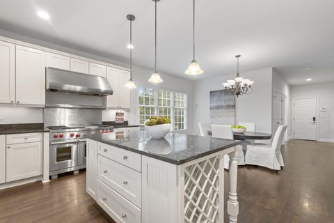 Tiny photo for 10 Pickett Place, New Albany, OH 43054 (MLS # 226000841)