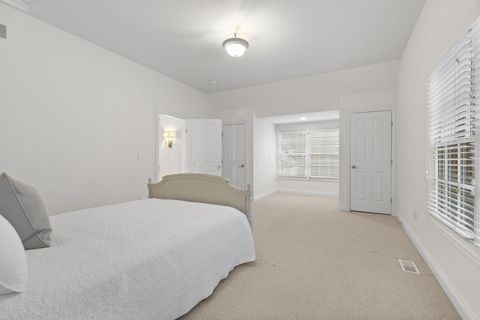 Tiny photo for 10 Pickett Place, New Albany, OH 43054 (MLS # 226000841)