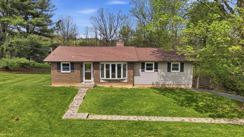 Photo of 1144 Rainbow Drive NW, Lancaster, OH 43130 (MLS # 226014034)