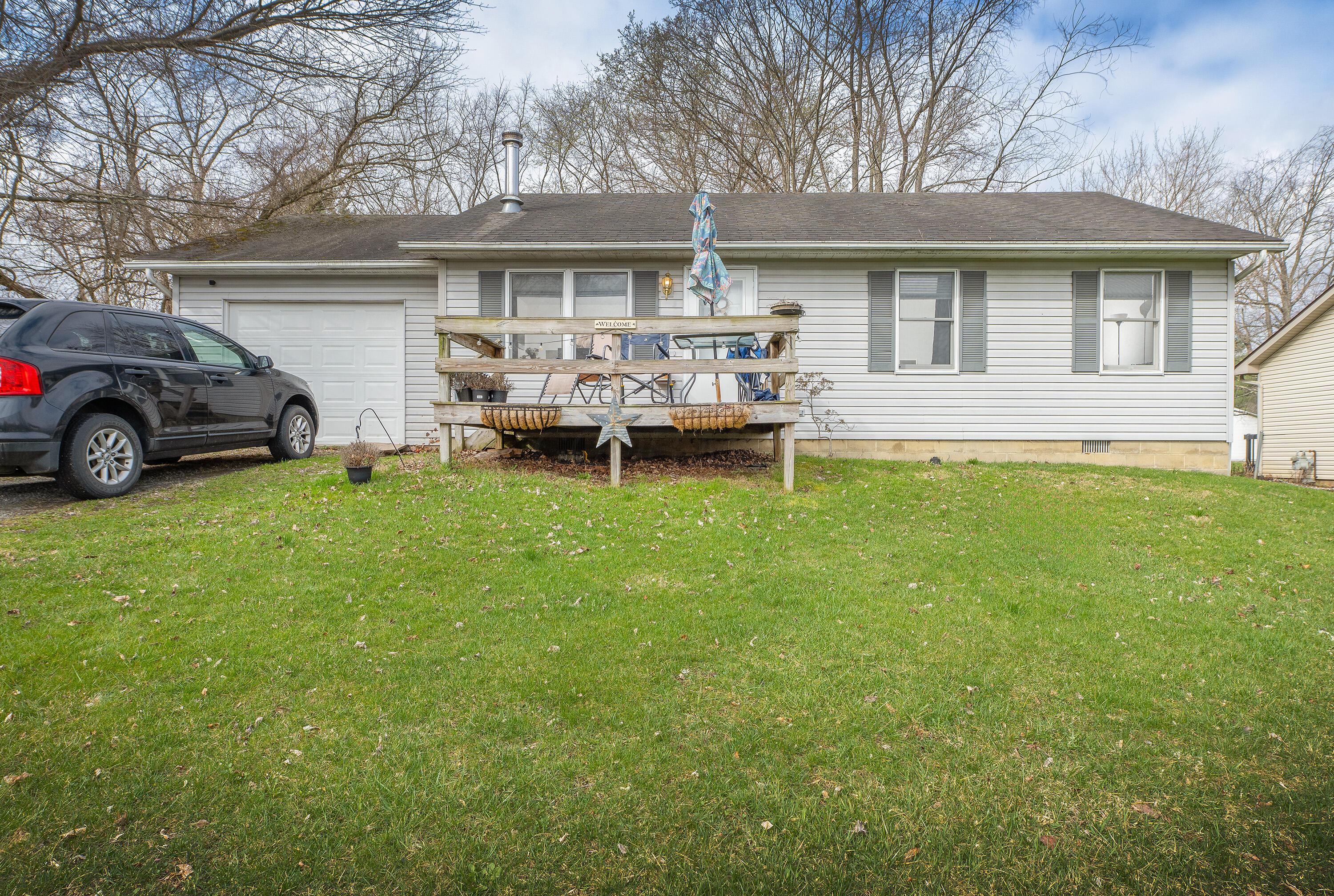 1709 Apple Valley Drive, Howard, Ohio image 1