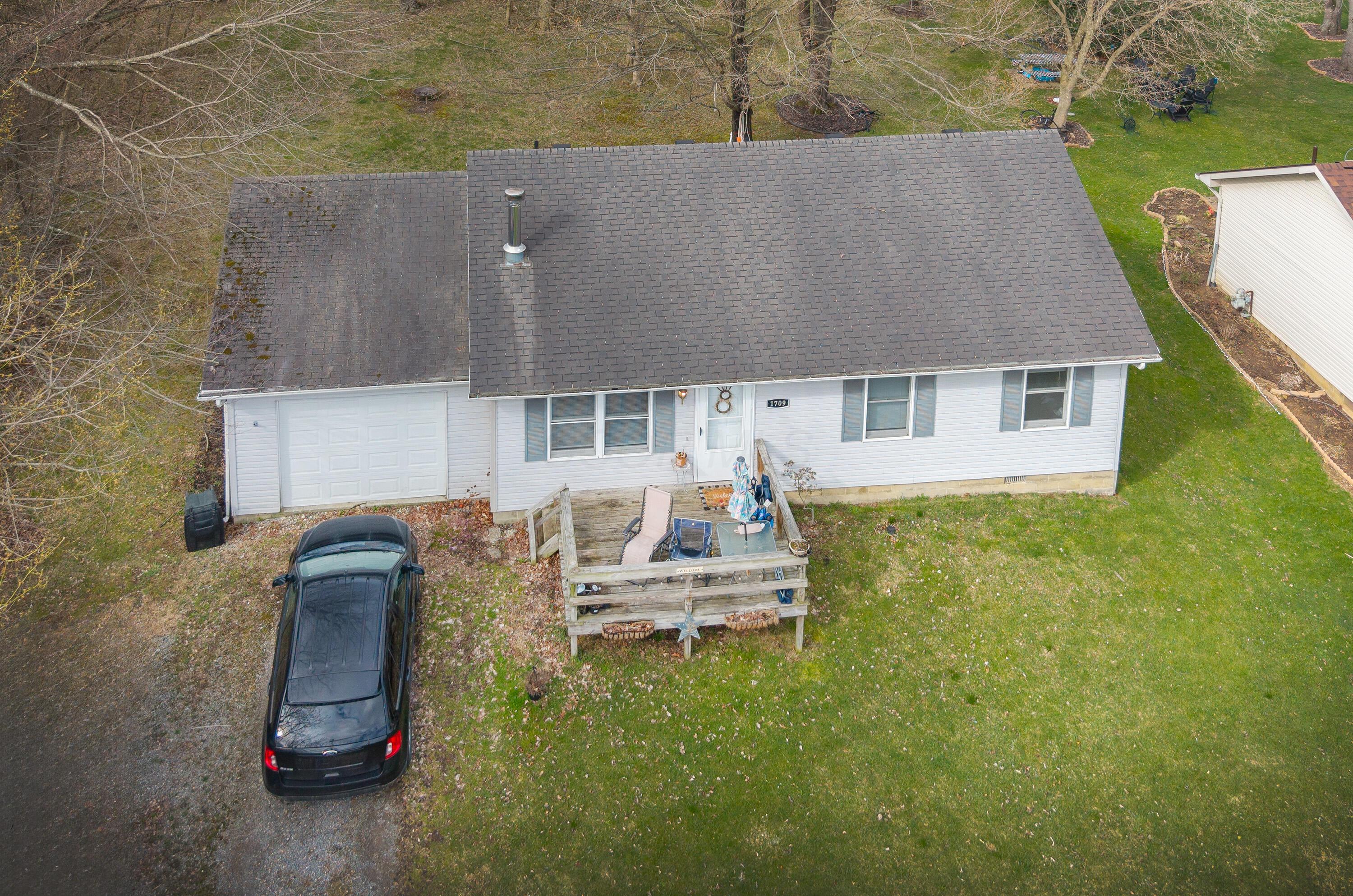 1709 Apple Valley Drive, Howard, Ohio image 5