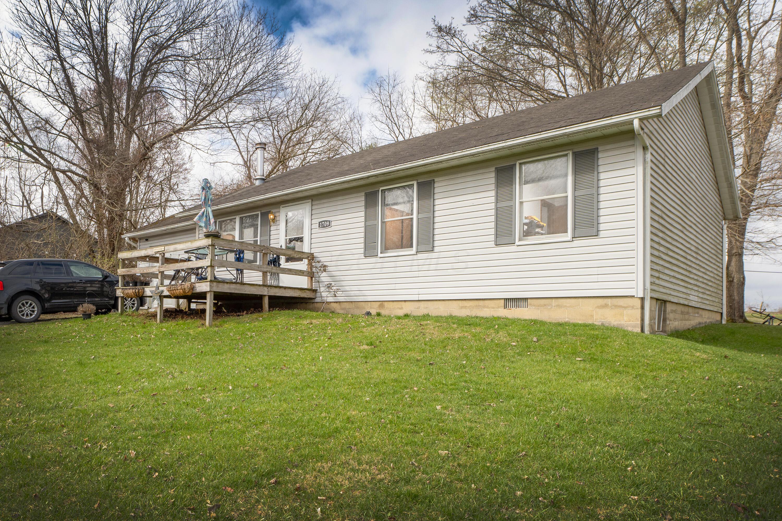 1709 Apple Valley Drive, Howard, Ohio image 2
