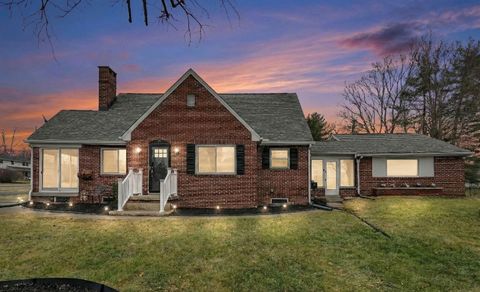Photo of 330 E Columbus Street, Pickerington, OH 43147 (MLS # 225046256)