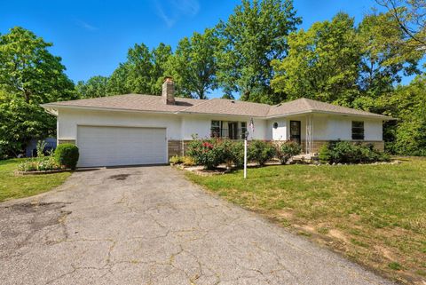 Photo of 547 Country Club Road, Columbus, OH 43213 (MLS # 225037805)