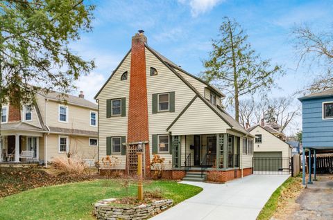 Photo of 223 W Dunedin Road, Columbus, OH 43214 (MLS # 226001016)