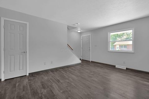 Photo of 53 Neil Street 15 #15, Delaware, OH 43015 (MLS # 225043364)