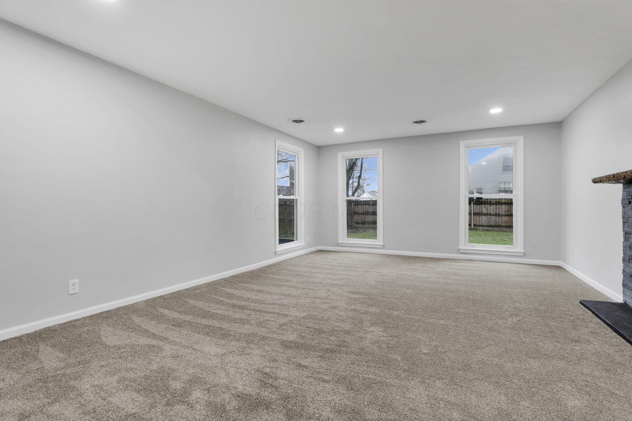 300 Forest Lawn Boulevard, Marion, Ohio image 4