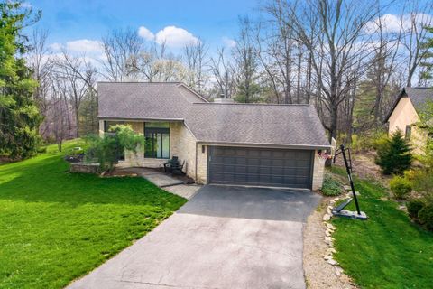 Photo of 83 Forest Ridge Court, Powell, OH 43065 (MLS # 226010433)