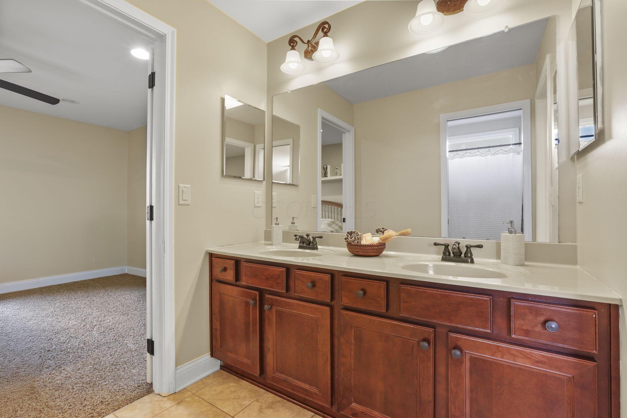 4258 Hickory Rock Drive, Powell, Ohio image 34