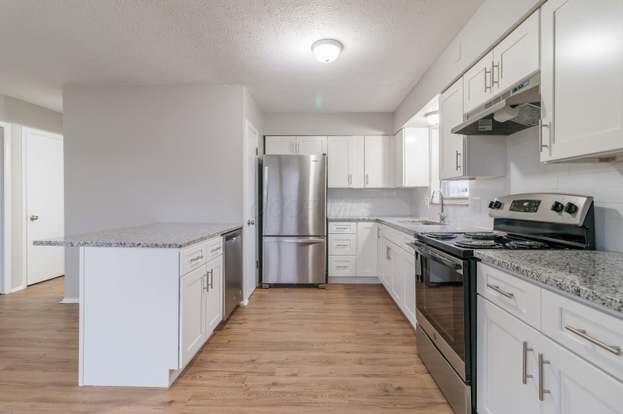 891 S Weyant Avenue 893