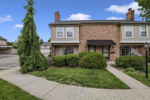 Photo of 1681 Saint James Court 25-81 #25-81, Columbus, OH 43220 (MLS # 226017363)