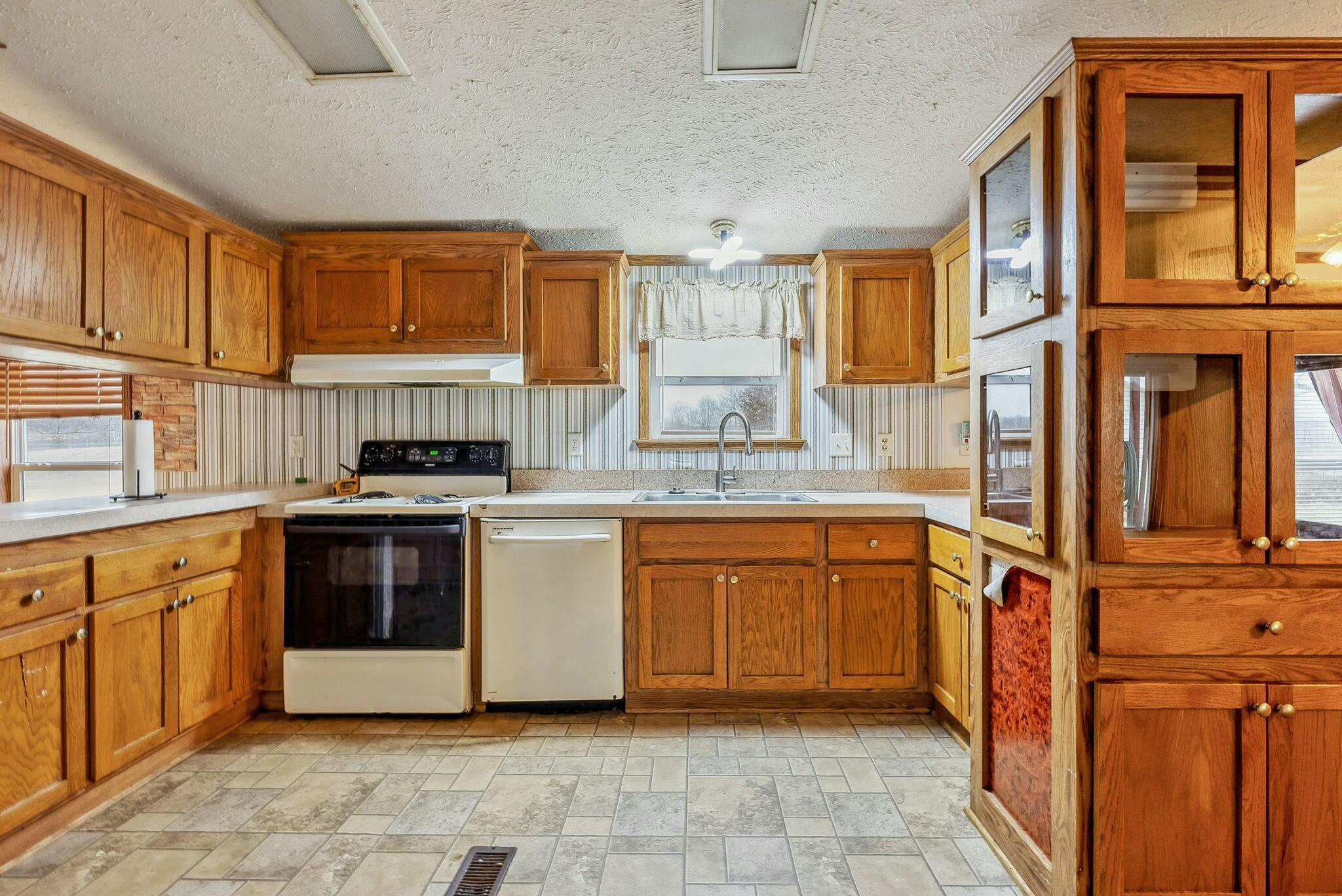 3750 Church Hill Road, Zanesville, Ohio image 6