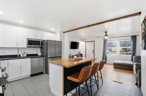 Tiny photo for 420 Denwood Court, Columbus, OH 43230 (MLS # 226000543)