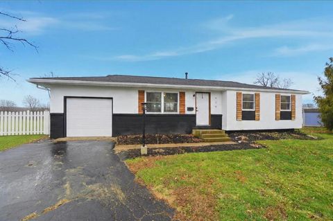 Photo of 420 Denwood Court, Columbus, OH 43230 (MLS # 226000543)