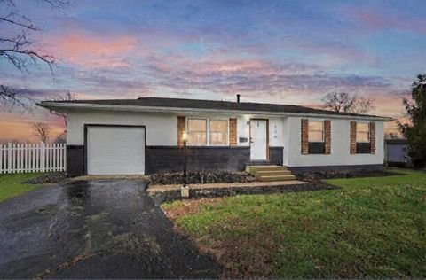 Tiny photo for 420 Denwood Court, Columbus, OH 43230 (MLS # 226000543)