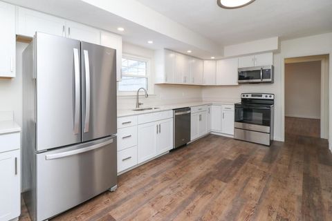 Tiny photo for 1476 Park Avenue E, Mansfield, OH 44905 (MLS # 226002354)