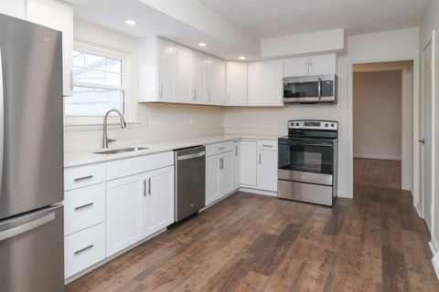 Tiny photo for 1476 Park Avenue E, Mansfield, OH 44905 (MLS # 226002354)