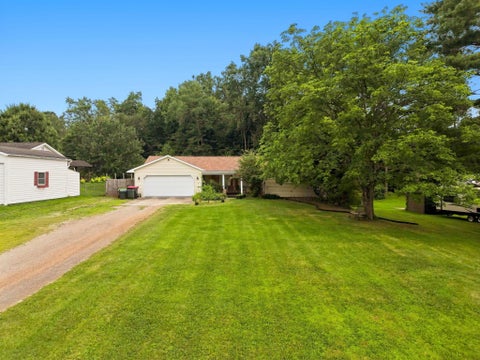 Photo of 3985 Valley View Road, Zanesville, OH 43701 (MLS # 226030270)