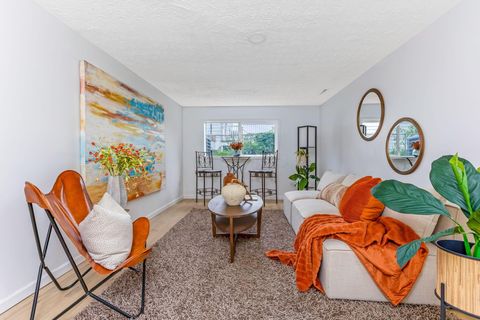 Tiny photo for 3747 Christie Road W, Columbus, OH 43207 (MLS # 225039585)