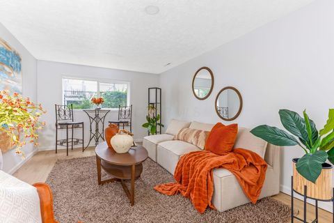 Tiny photo for 3747 Christie Road W, Columbus, OH 43207 (MLS # 225039585)