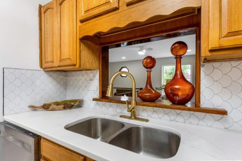 Tiny photo for 3747 Christie Road W, Columbus, OH 43207 (MLS # 225039585)