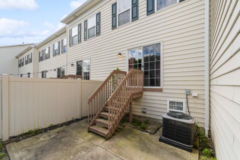 Tiny photo for 7274 Colonial Affair Drive 11 #11, New Albany, OH 43054 (MLS # 226016625)