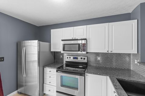 Tiny photo for 7274 Colonial Affair Drive 11 #11, New Albany, OH 43054 (MLS # 226016625)