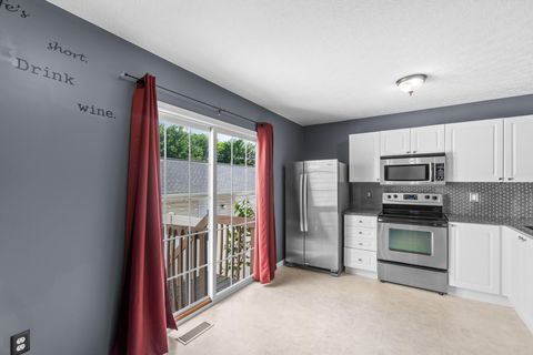 Tiny photo for 7274 Colonial Affair Drive 11 #11, New Albany, OH 43054 (MLS # 226016625)