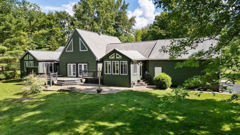 Photo of 46 Donau Road SW, Pataskala, OH 43062 (MLS # 226022218)