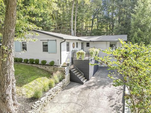 Photo of 105 Mount Parnassus Drive E, Granville, OH 43023 (MLS # 225037187)