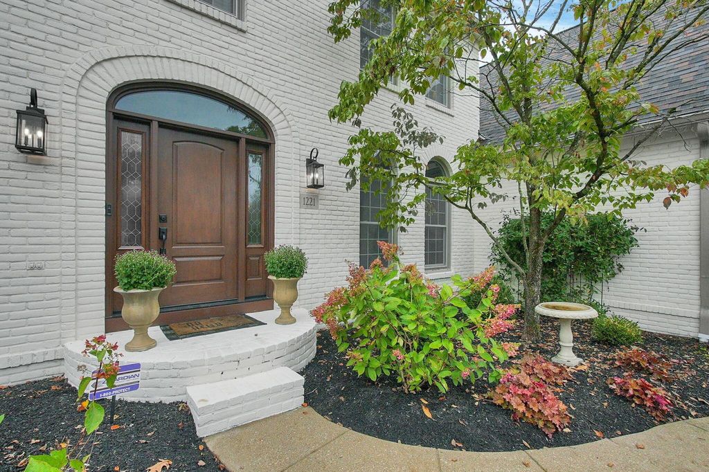 Photo of 1221 Wedgefield Lane, New Albany, OH 43054 (MLS # 225037221)