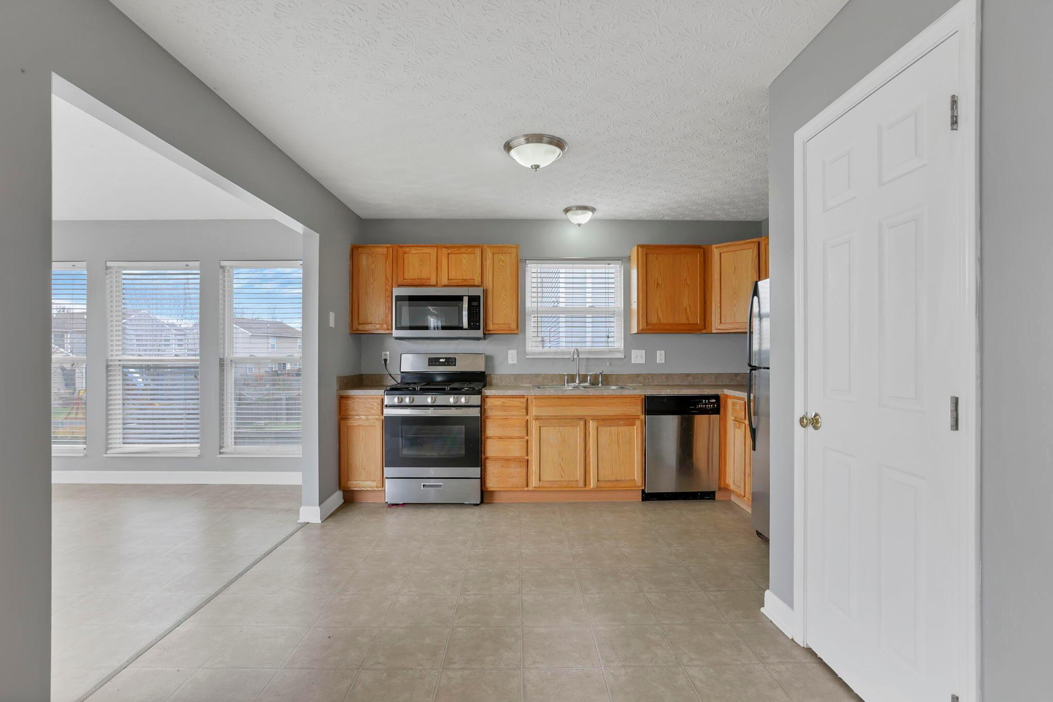 537 Stone Shadow Drive, Blacklick, Ohio image 13
