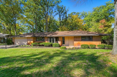 Photo of 2300 Hoxton Court, Upper Arlington, OH 43220 (MLS # 225040227) Photo of 2300 Hoxton Court, Upper Arlington, OH 43220 (MLS # 225040227)