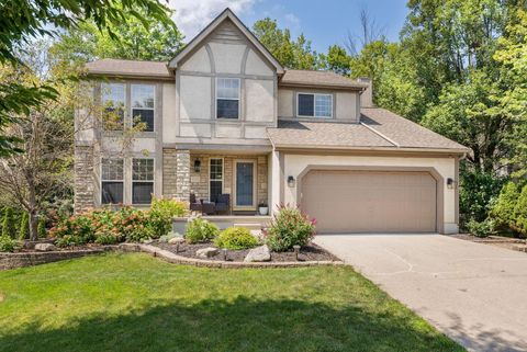Photo of 441 Barrington Ridge, Pataskala, OH 43062 (MLS # 225029559)