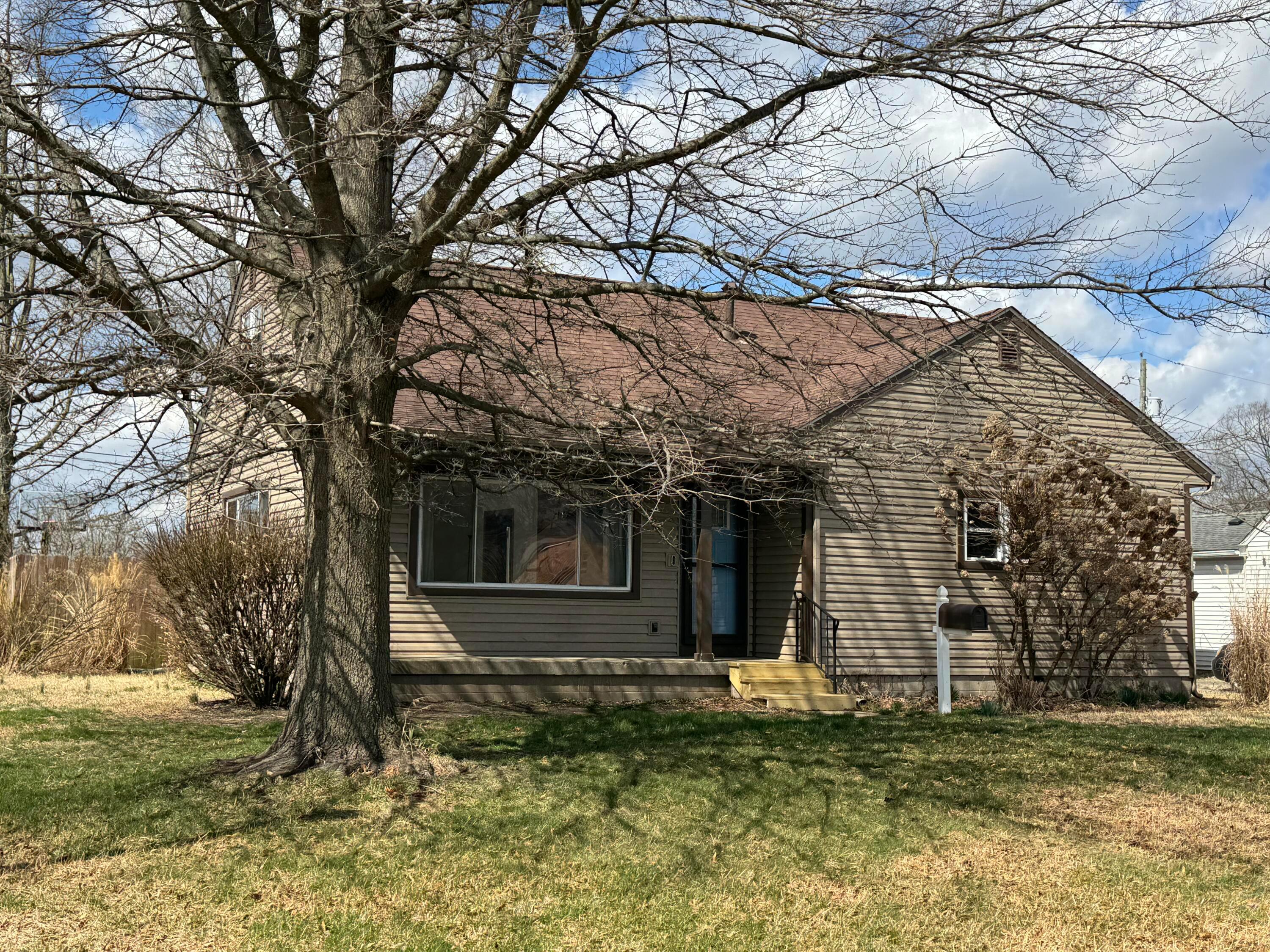 405 Sherwood Drive, Newark, Ohio image 1