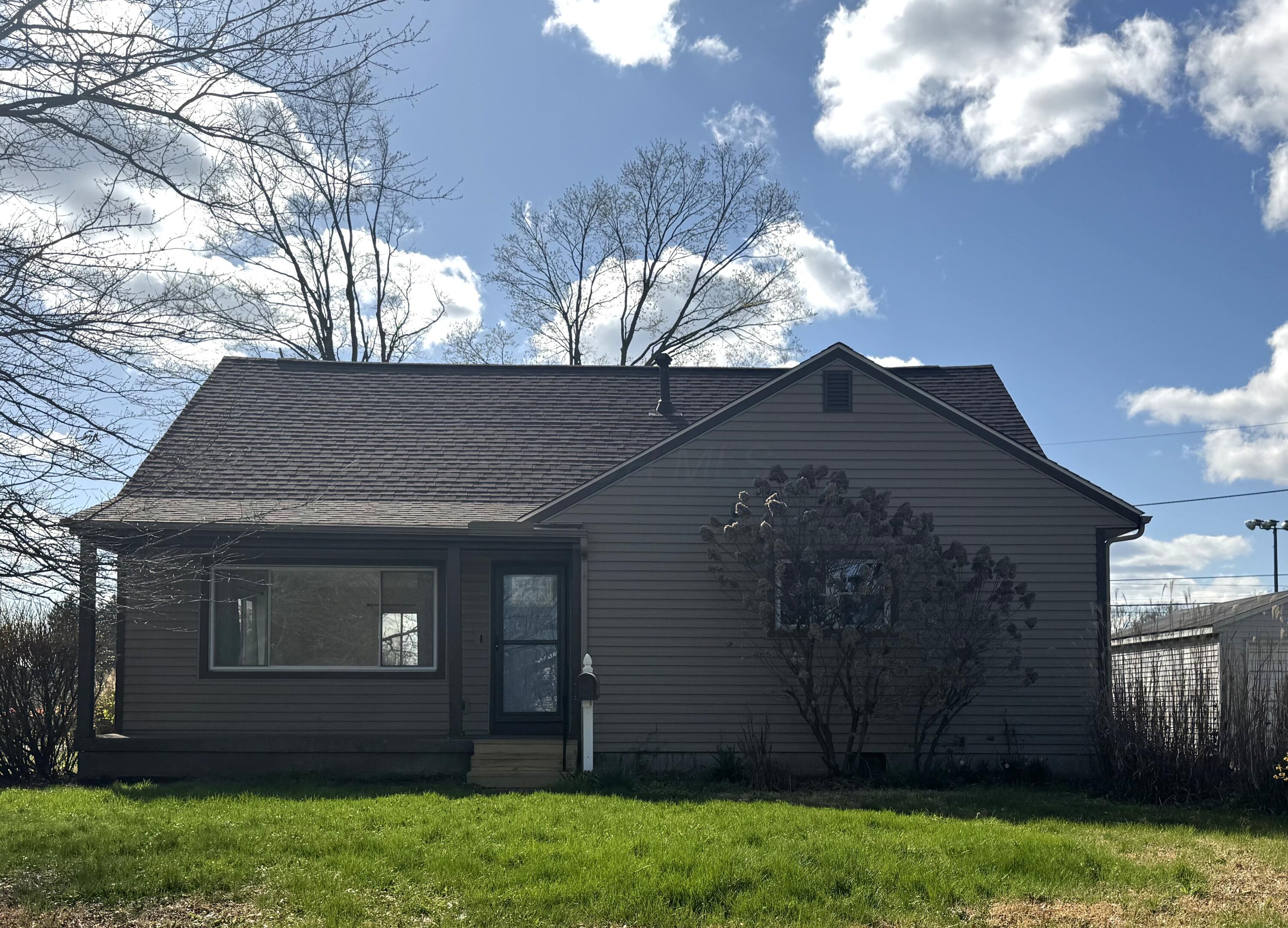 405 Sherwood Drive, Newark, Ohio image 2