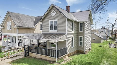 Photo of 800 1/2 W Vine Street, Mount Vernon, OH 43050 (MLS # 226011926)