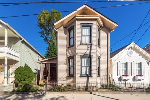 Photo of 136 E Whittier Street, Columbus, OH 43206 (MLS # 225039360)