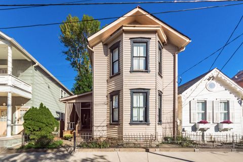 Photo of 136 E Whittier Street, Columbus, OH 43206 (MLS # 225039360) Photo of 136 E Whittier Street, Columbus, OH 43206 (MLS # 225039360)