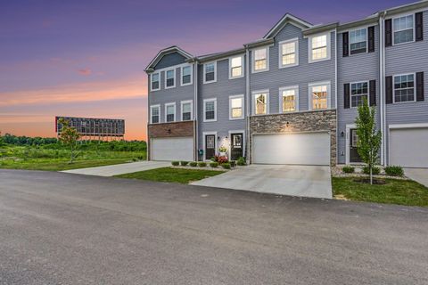 Photo of 135 Coyote Willow Drive 39B #39B, Reynoldsburg, OH 43068 (MLS # 226023700)
