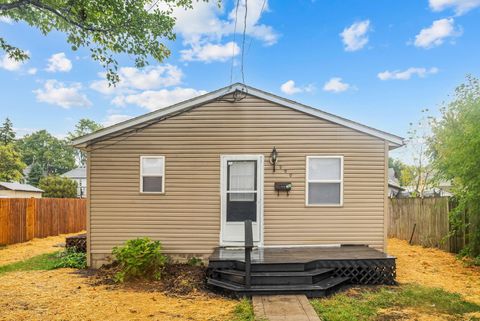 Photo of 250 N Grand Avenue, Marion, OH 43302 (MLS # 225038189)