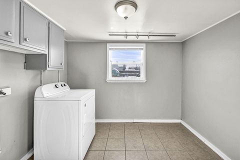 Tiny photo for 845 Exeter Road, Columbus, OH 43213 (MLS # 226003095)