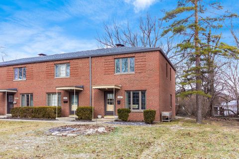 Photo of 2000 Northwest Boulevard D #D, Columbus, OH 43212 (MLS # 226001964)
