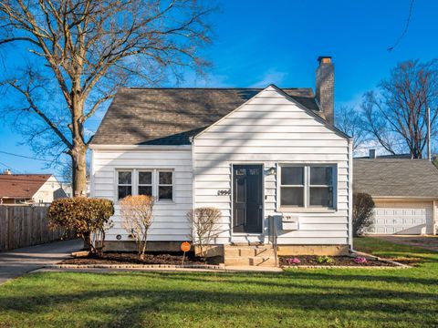 Photo of 1994 Stratford Way, Columbus, OH 43219 (MLS # 226007526)
