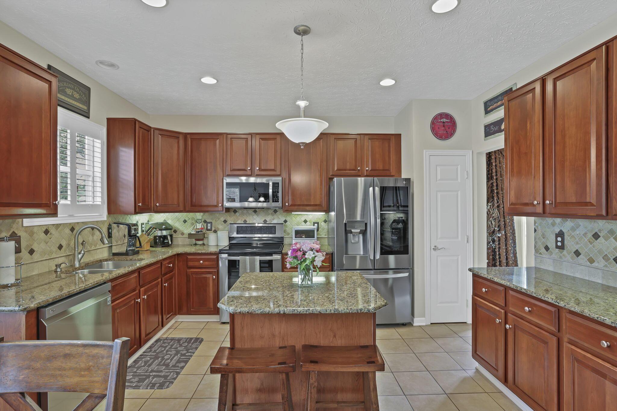 New Albany, Ohio 43054, United States, 4 Bedrooms Bedrooms, ,3 BathroomsBathrooms,Residential,Active,166049